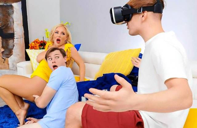 Горячая мамка лучшего друга интереснее, чем VR-очки Горячая мамка лучшего друга интереснее, чем VR-очки